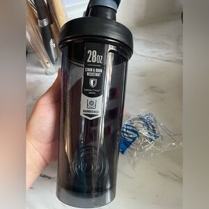 28oz Black Shaker Bottle
